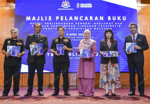 FADHLINA SIDEK