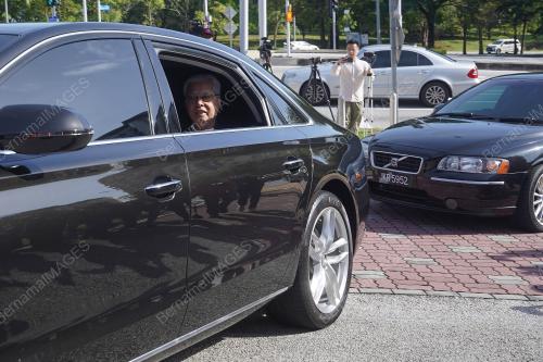 DATUK SERI ISMAIL SABRI YAAKOB