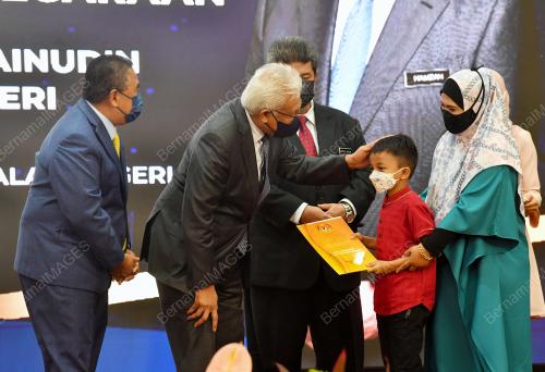 DATUK SERI HAMZAH ZAINUDDIN