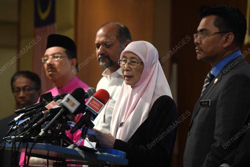 DATUK SERI DR WAN AZIZAH WAN ISMAIL