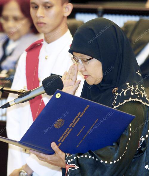 ANGKAT SUMPAH HAKIM