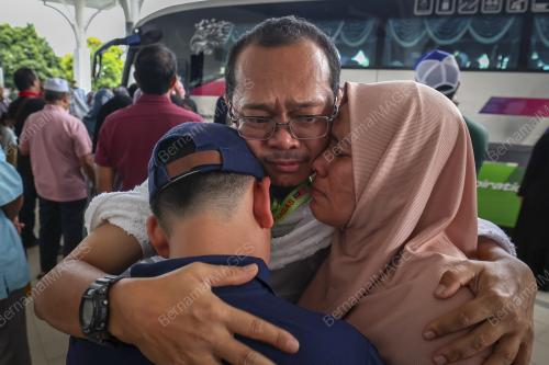 KEBERANGKATAN 670 PETUGAS HAJI 1444H