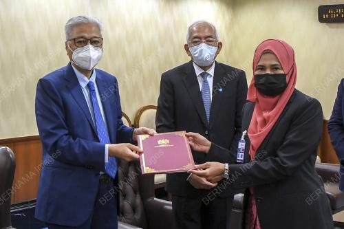 DATUK SERI ISMAIL SABRI YAAKOB