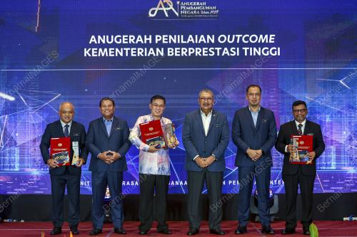 DATUK SERI WAN AHMAD DAHLAN ABDUL AZIZ