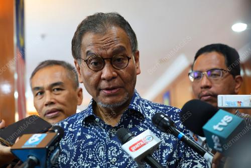 DATUK SERI DR DZULKEFLY AHMAD