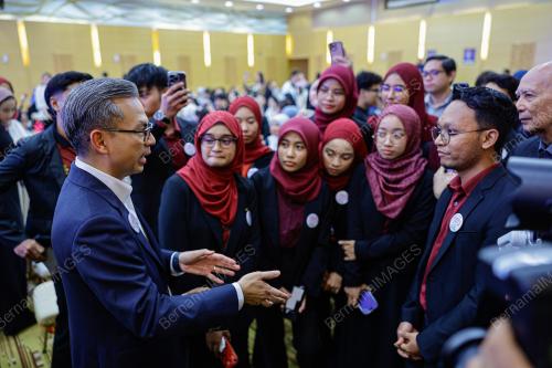 FAHMI FADZIL