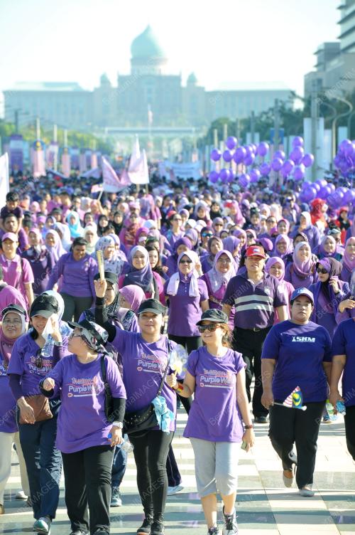 PTJ11_17032013_PURPLE_WALK