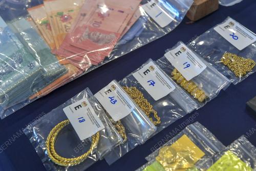 SERBUAN EMPAT PAJAK GADAI TIDAK BERLESEN