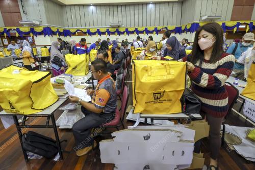 PERSIAPAN AKHIR PETI UNDI PRU-15