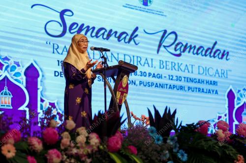 DATUK SERI DR WAN AZIZAH WAN ISMAIL