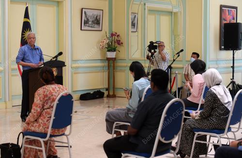 DATUK SERI ISMAIL SABRI YAAKOB