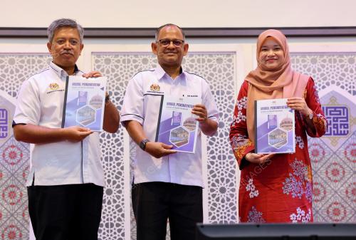 FADHLINA SIDEK