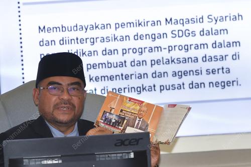 DATUK SERI DR MUJAHID YUSOF