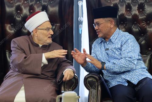 DATUK DR MOHD NA'IM MOKHTAR