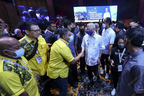 DATUK SERI ISMAIL SABRI YAAKOB