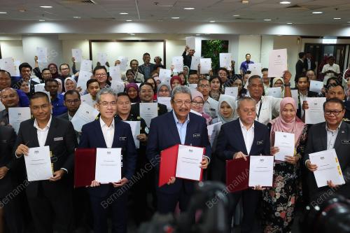 TAN SRI WAN AHMAD DAHLAN ABDUL AZIZ