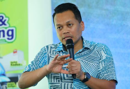 NIK NAZMI NIK AHMAD