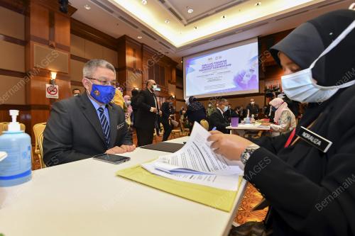 DATUK SERI DR ADHAM BABA