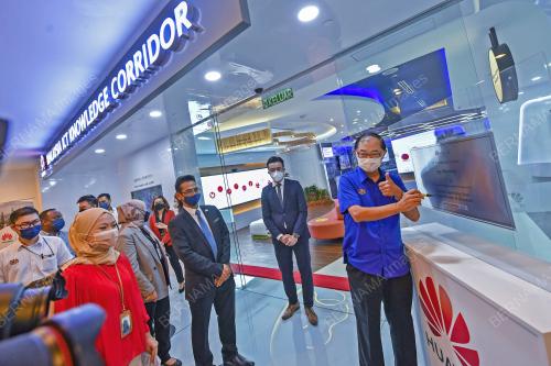 DATUK DR MAH HANG SOON