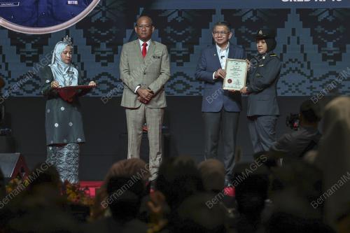 DATUK SERI SALAHUDDIN AYUB