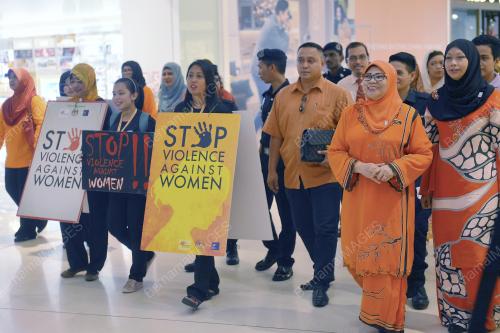 PTJ11_25112015_WANITA