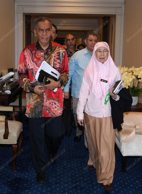 DATUK SERI DR WAN AZIZAH WAN ISMAIL
