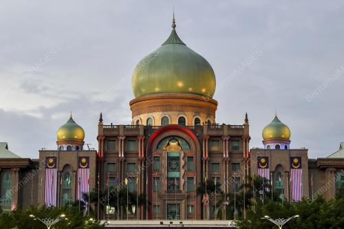 BANGUNAN PERDANA PUTRA