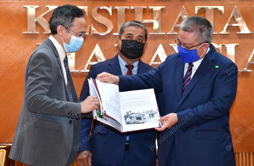 DATUK SERI DR ADHAM BABA