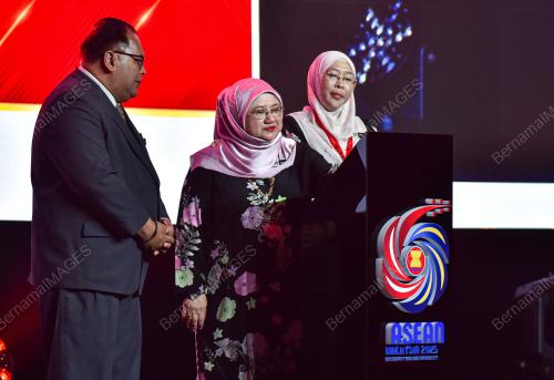DATUK SERI WAN SURAYA WAN MOHD RAZI