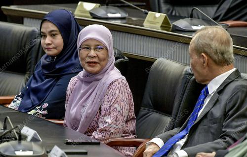 TUN TENGKU MAIMUN TUAN MAT