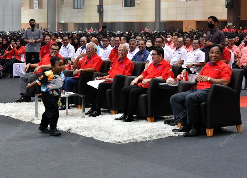 DATUK SERI ISMAIL SABRI YAAKOB
