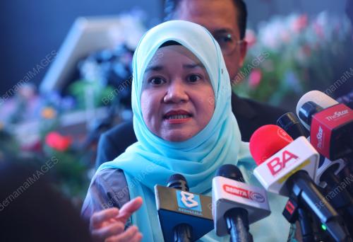 FADHLINA SIDEK