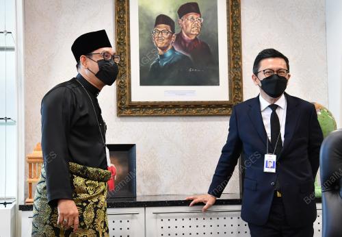 DATUK SERI FAIZAL AZUMU