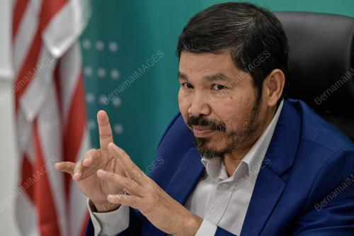 DATUK SERI DR MOHD UZIR MAHIDIN