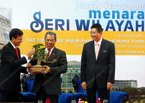 TAN SRI MUHYIDDIN YASSIN