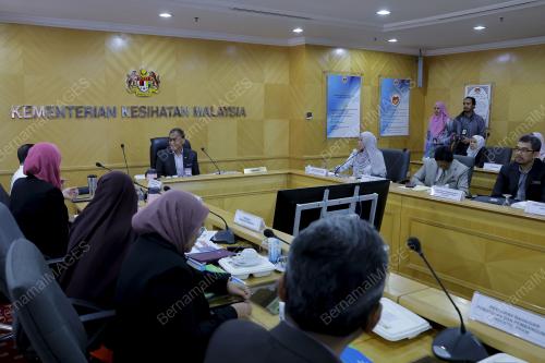 DATUK SERI DR DZULKEFLY AHMAD