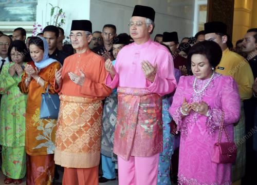 TUN ABDULLAH AHMAD BADAWI