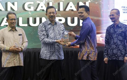 TAN SRI MOHD ZUKI ALI