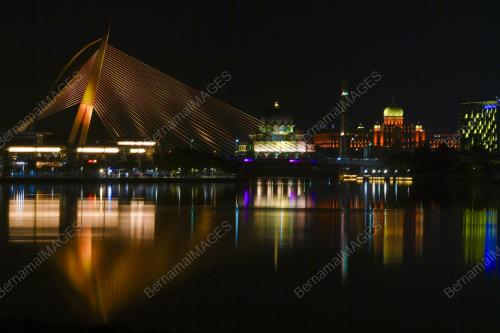 PUTRAJAYA WARNA JINGGA SEMPENA HARI KANSER SEDUNIA
