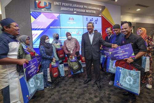 DATUK SERI WAN AHMAD DAHLAN ABDUL AZIZ