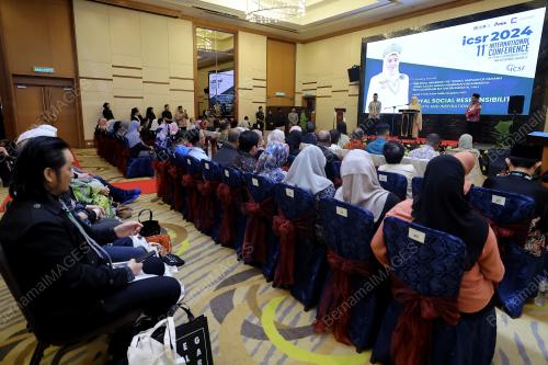 TUNKU AZIZAH AMINAH MAIMUNAH ISKANDARIAH