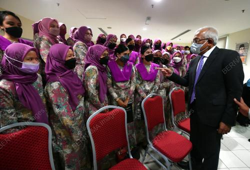 DATUK SERI MAHDZIR KHALID