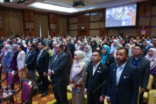 DATUK SERI DR DZULKEFLY AHMAD