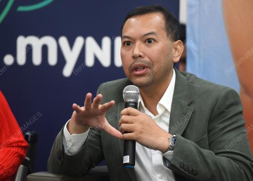DATUK HASNUL FADHLY HASAN