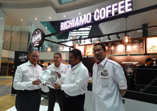 DATUK SERI MUSTAPA MOHAMED