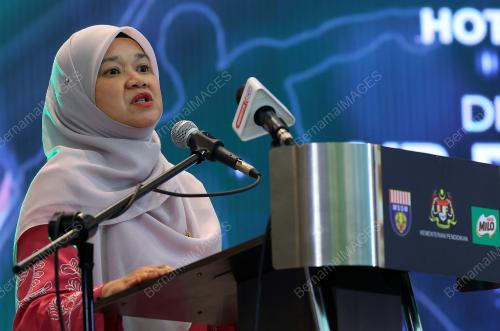 FADHLINA SIDEK