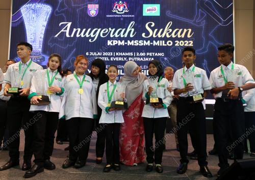 FADHLINA SIDEK