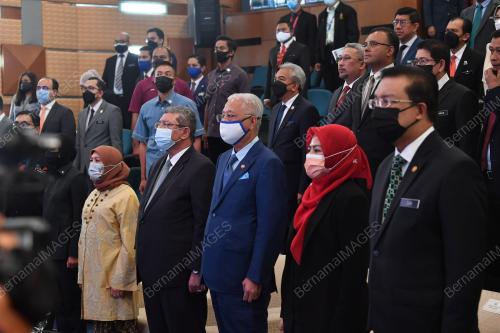 DATUK SERI ISMAIL SABRI YAAKOB