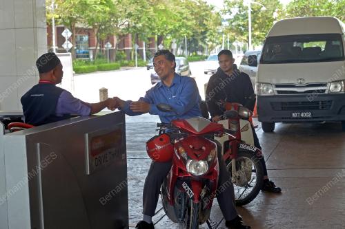 PTJ12_07062017_DRIVE_THRU