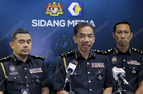 DATUK AZMAN ADAM